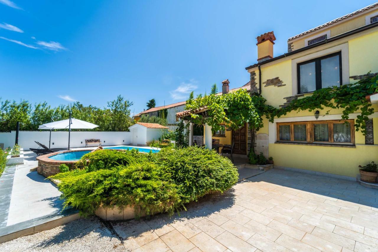 Holiday Home Carla And Dajana Veliki Vareški Exterior foto